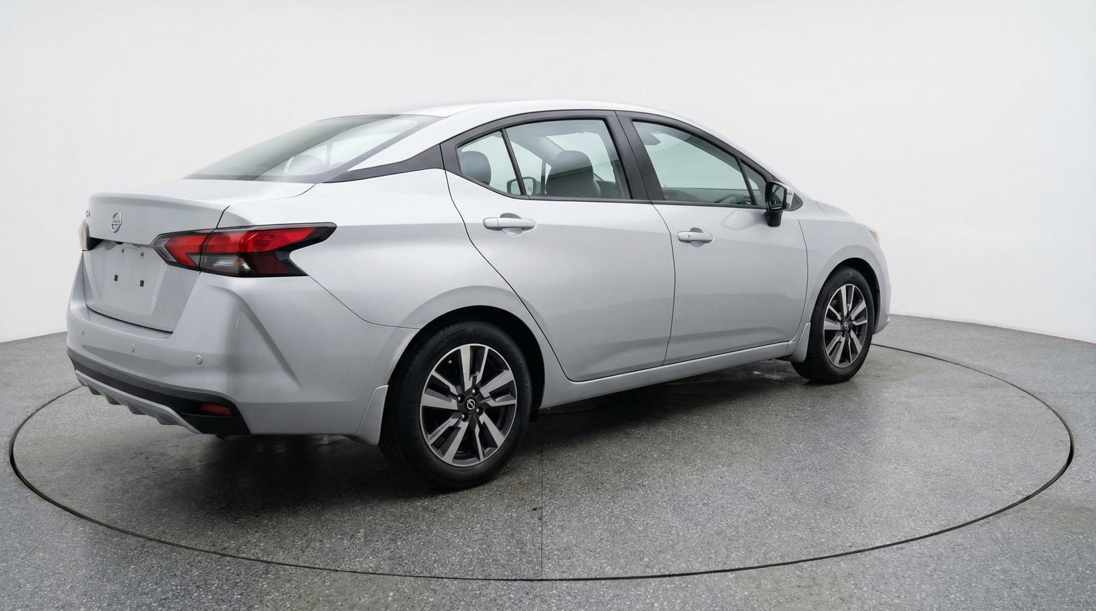 Used 2025 Nissan Versa SV image 9