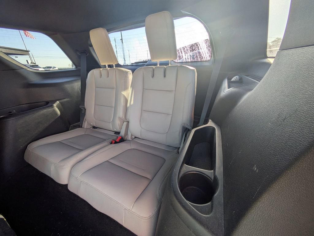 Used 2018 Ford Explorer XLT w/ Equipment Group 202A image 15