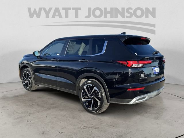 Used 2024 Mitsubishi Outlander SE image 3