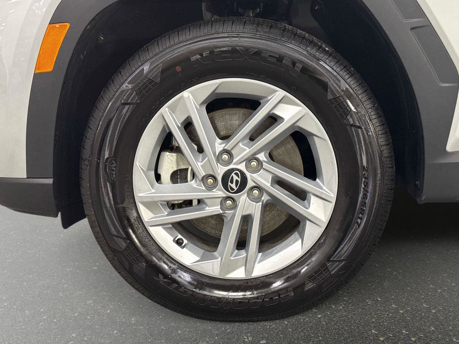 Certified 2025 Hyundai Tucson SE image 9