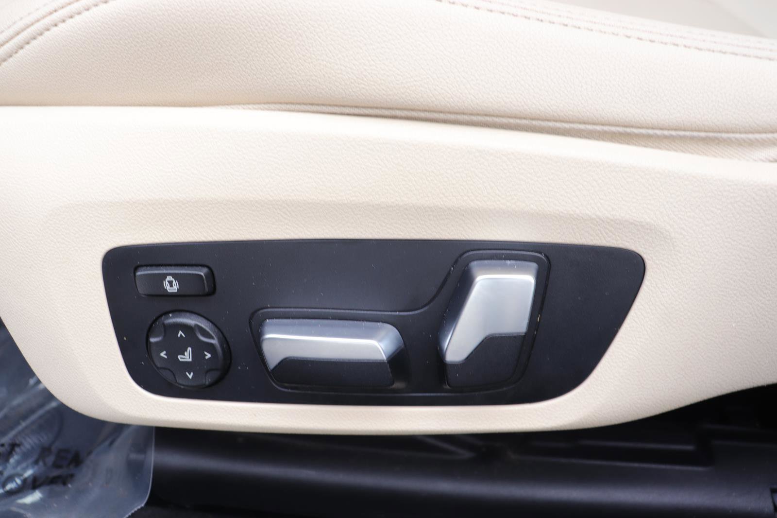 Used 2019 BMW 330i Sedan w/ Premium Package image 22