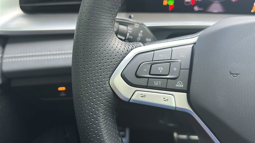 New 2026 Volkswagen Tiguan SE R-Line image 23