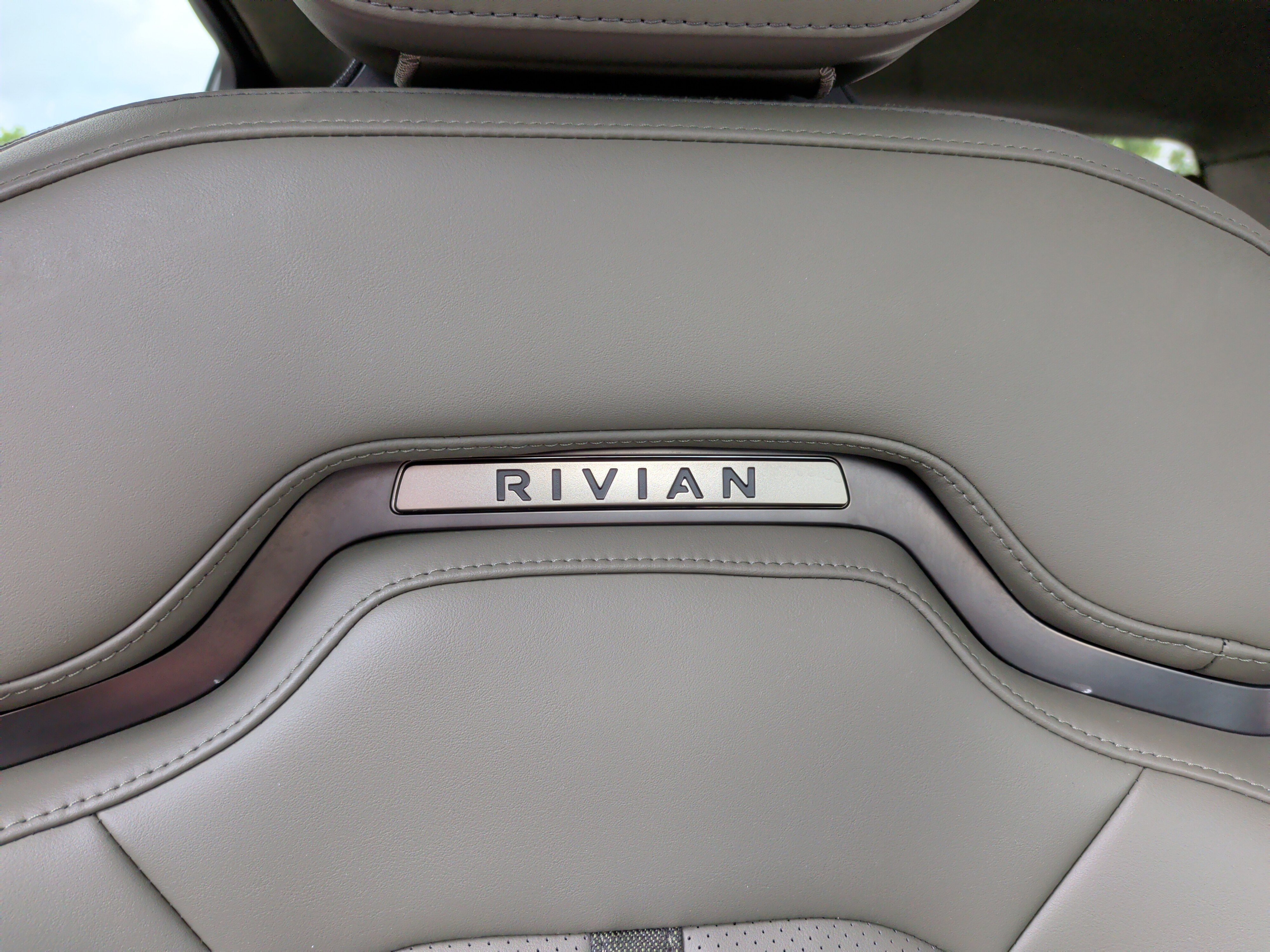 Used 2023 Rivian R1T Launch Edition image 40