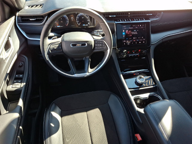 Used 2025 Jeep Grand Cherokee L Altitude AWD/4WD image 2