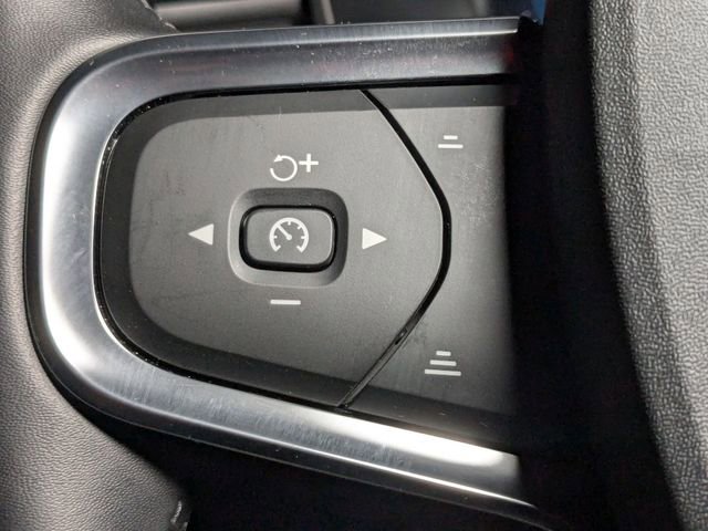 New 2025 Volvo XC40 B5 Ultra w/ Climate Package image 18