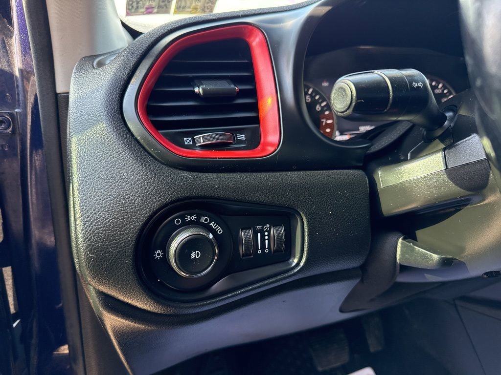 Used 2019 Jeep Renegade Trailhawk w/ Cold Weather Group II image 16