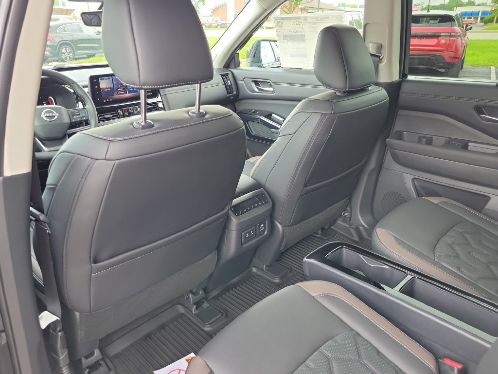New 2026 Nissan Pathfinder Platinum AWD/4WD image 16