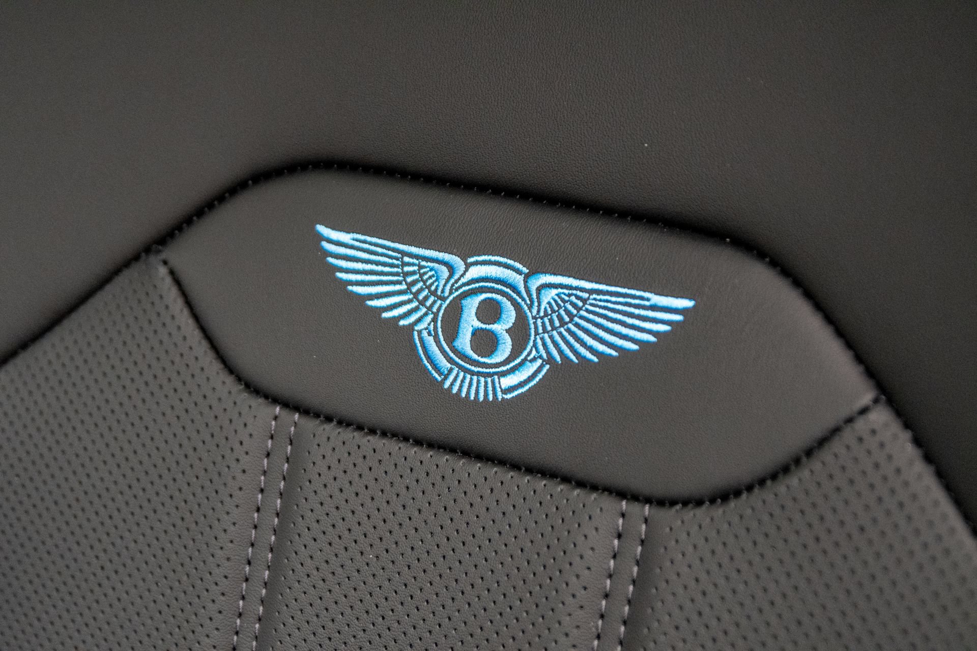 New 2026 Bentley Bentayga AWD/4WD image 17