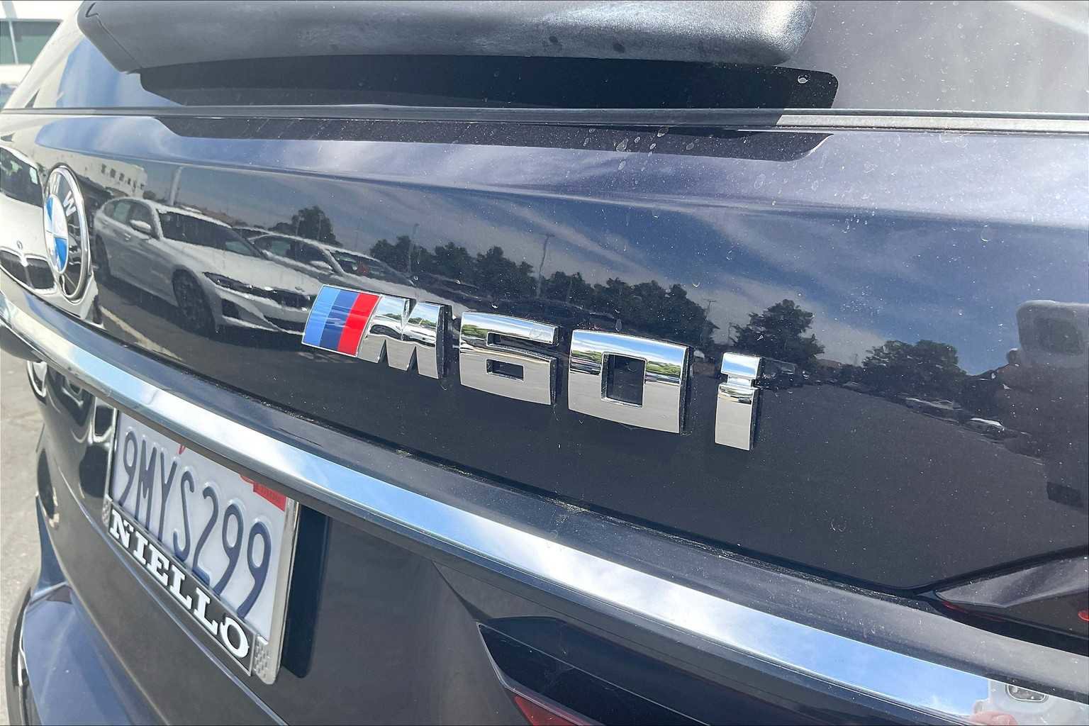 Used 2025 BMW X7 M60i image 11