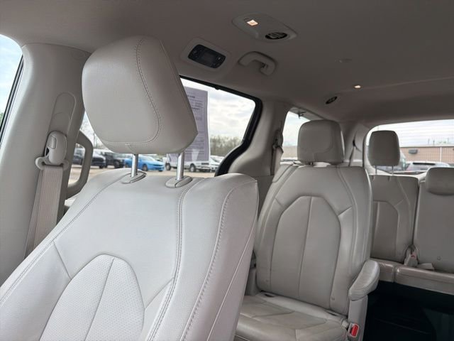 Used 2018 Chrysler Pacifica Touring-L Plus image 9