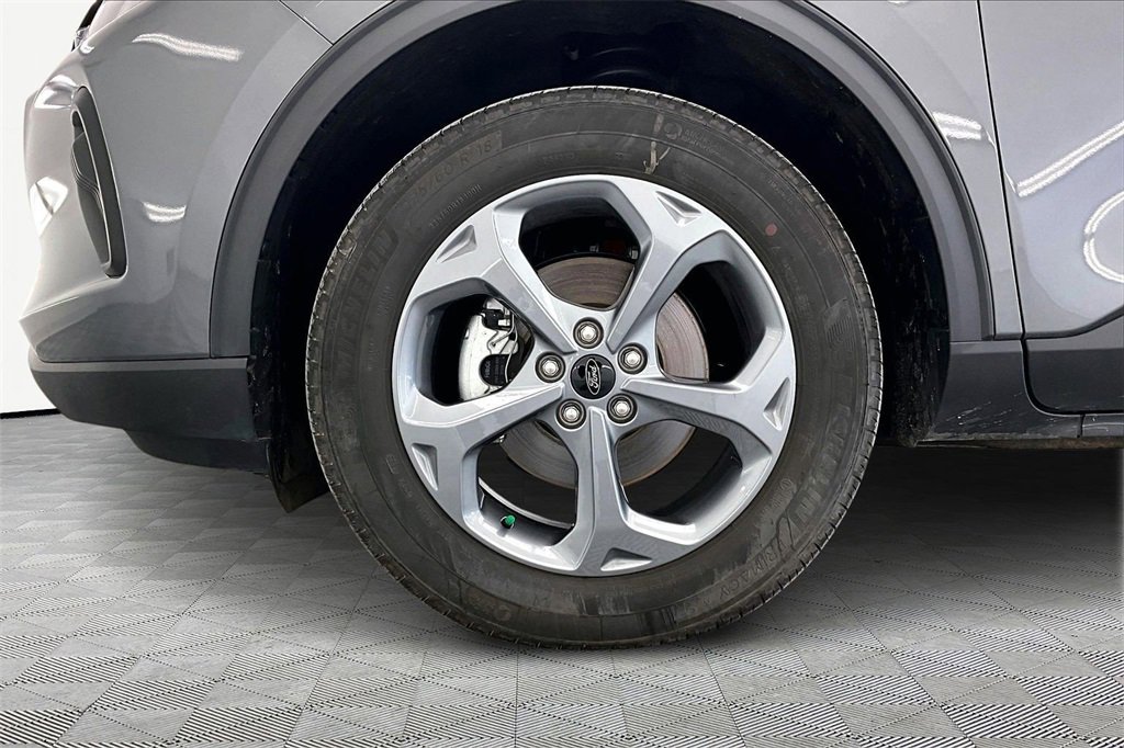 Used 2025 Ford Escape ST-Line image 9