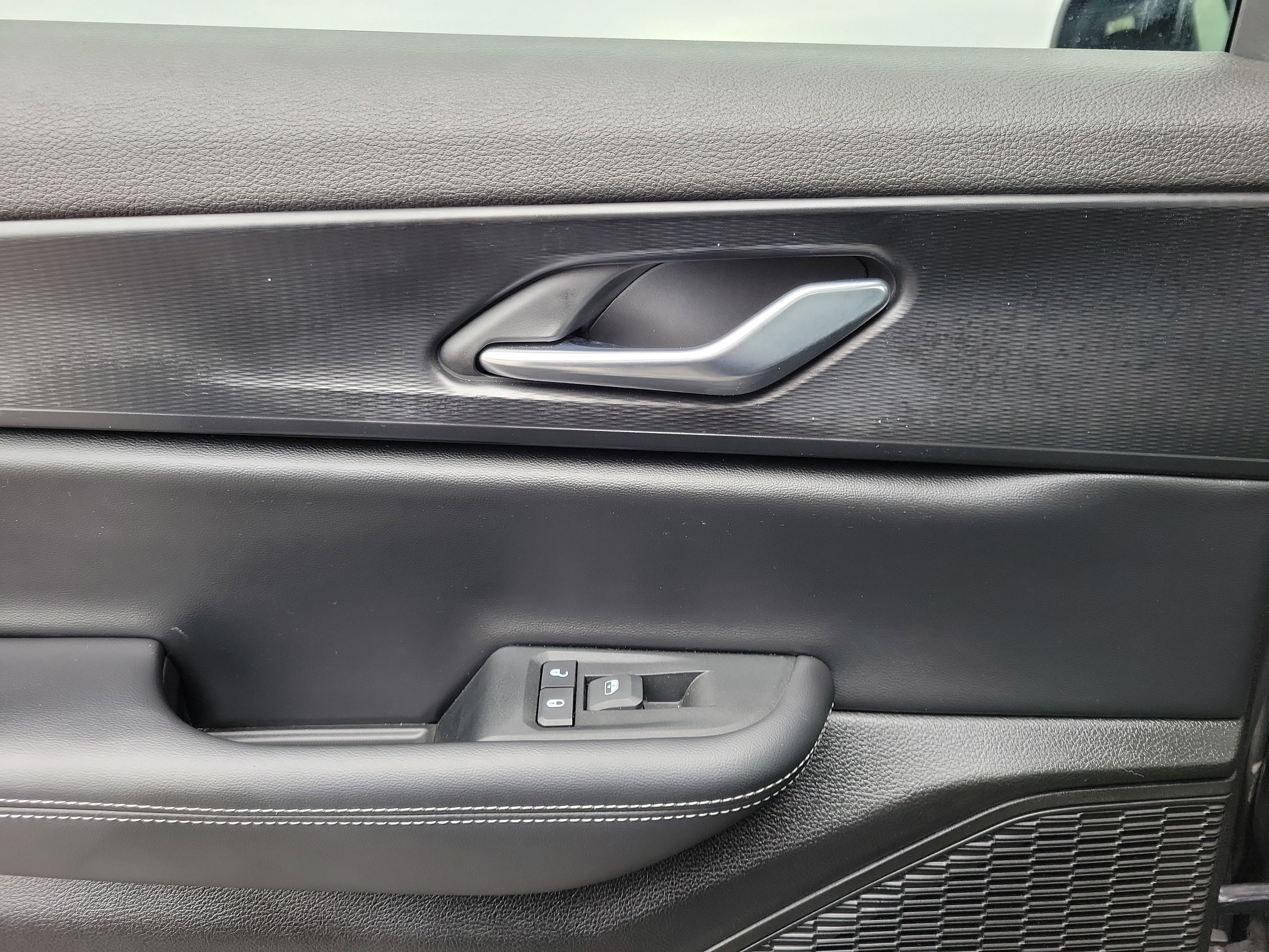 Used 2025 Jeep Grand Cherokee L Laredo image 12