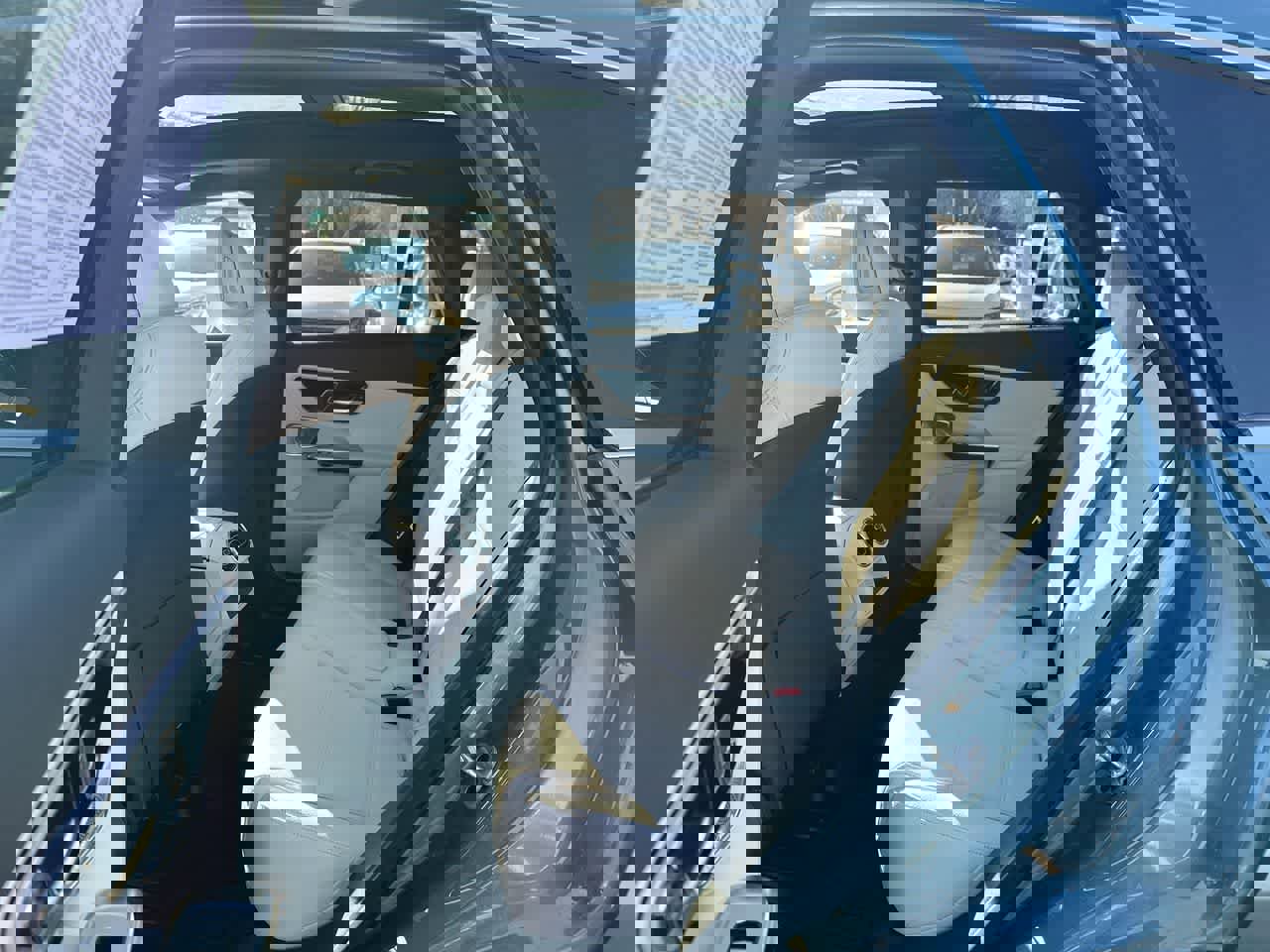 Used 2025 Mercedes-Benz GLC 300 4MATIC image 25