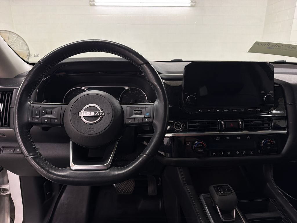 Used 2023 Nissan Pathfinder SL FWD image 9