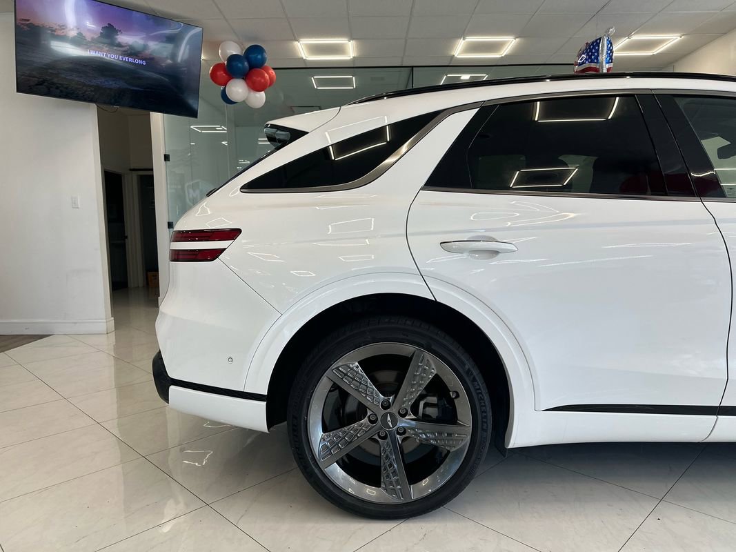 Used 2022 Genesis GV70 2.5T w/ Sport Prestige Package image 8