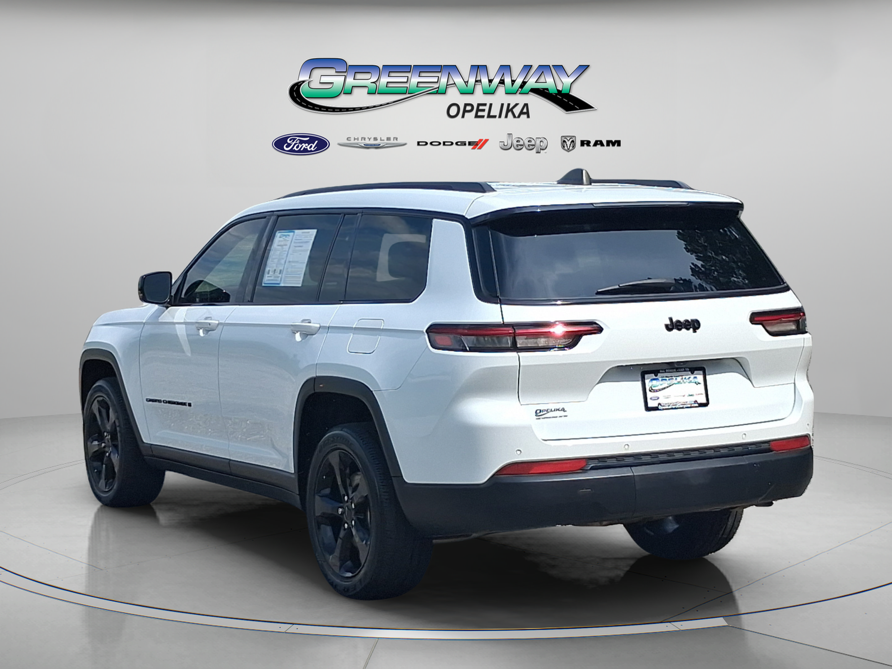 Used 2024 Jeep Grand Cherokee L Altitude RWD image 5