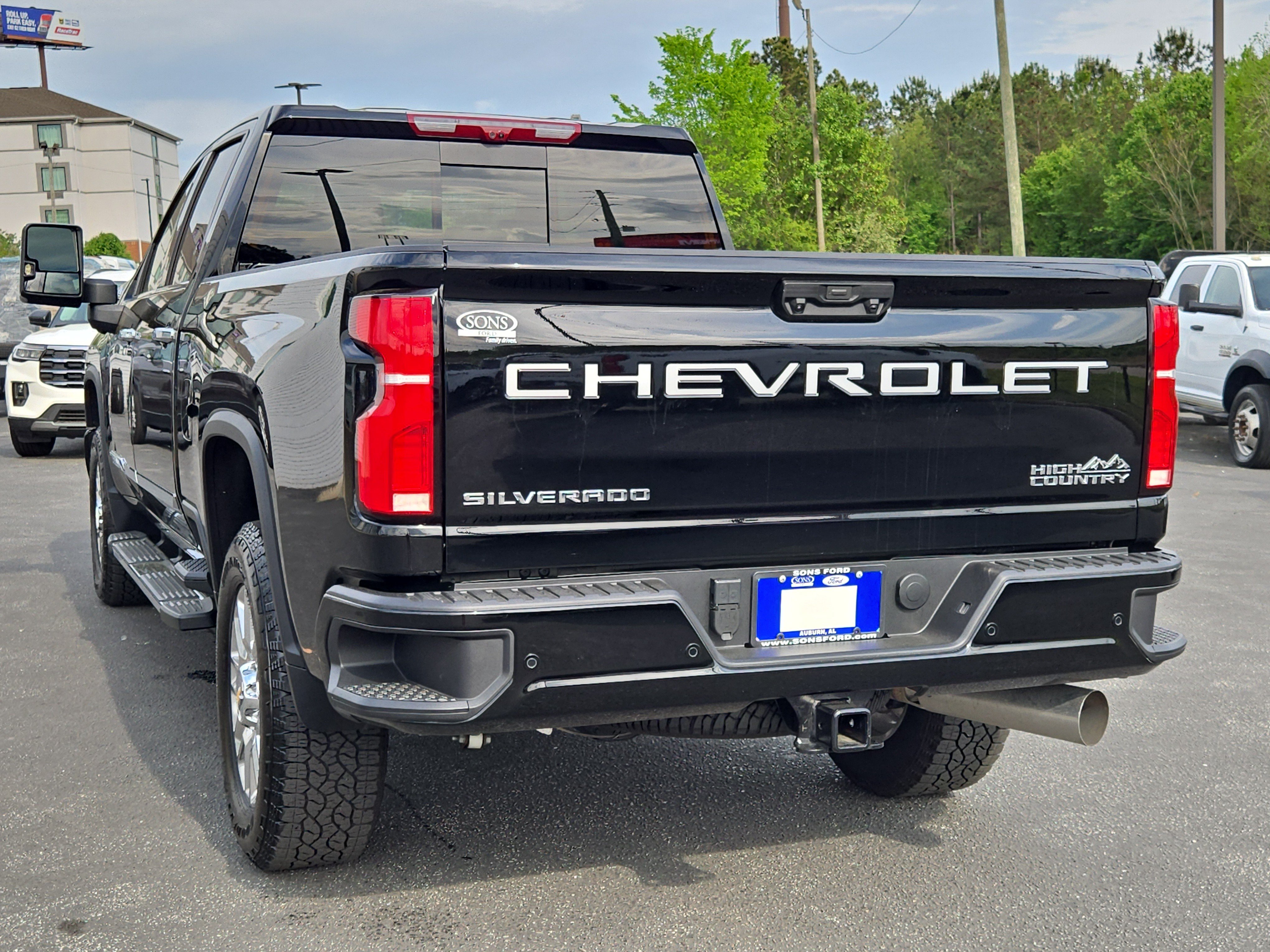 Used 2025 Chevrolet Silverado 2500 High Country w/ Technology Package AWD/4WD image 11