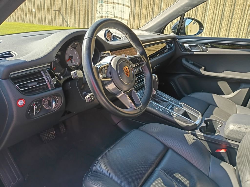 Certified 2020 Porsche Macan S AWD/4WD image 3