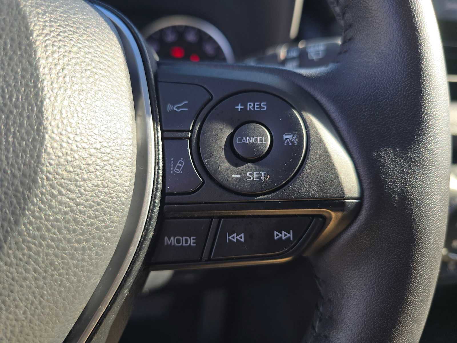 Used 2022 Toyota RAV4 XLE Premium image 30