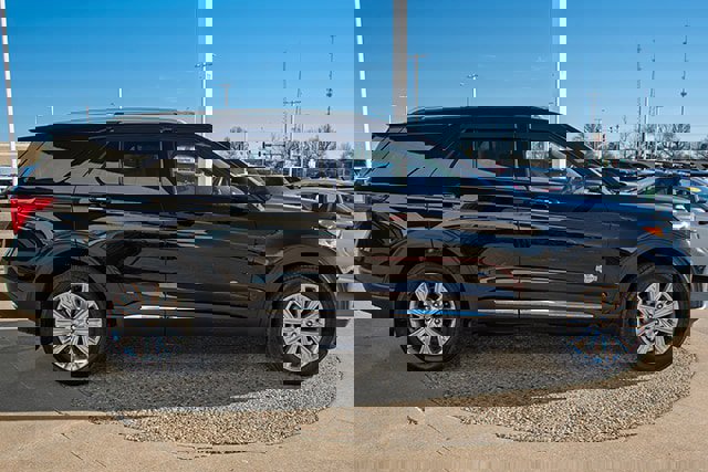 Used 2023 Ford Explorer King Ranch w/ Technology Package image 6