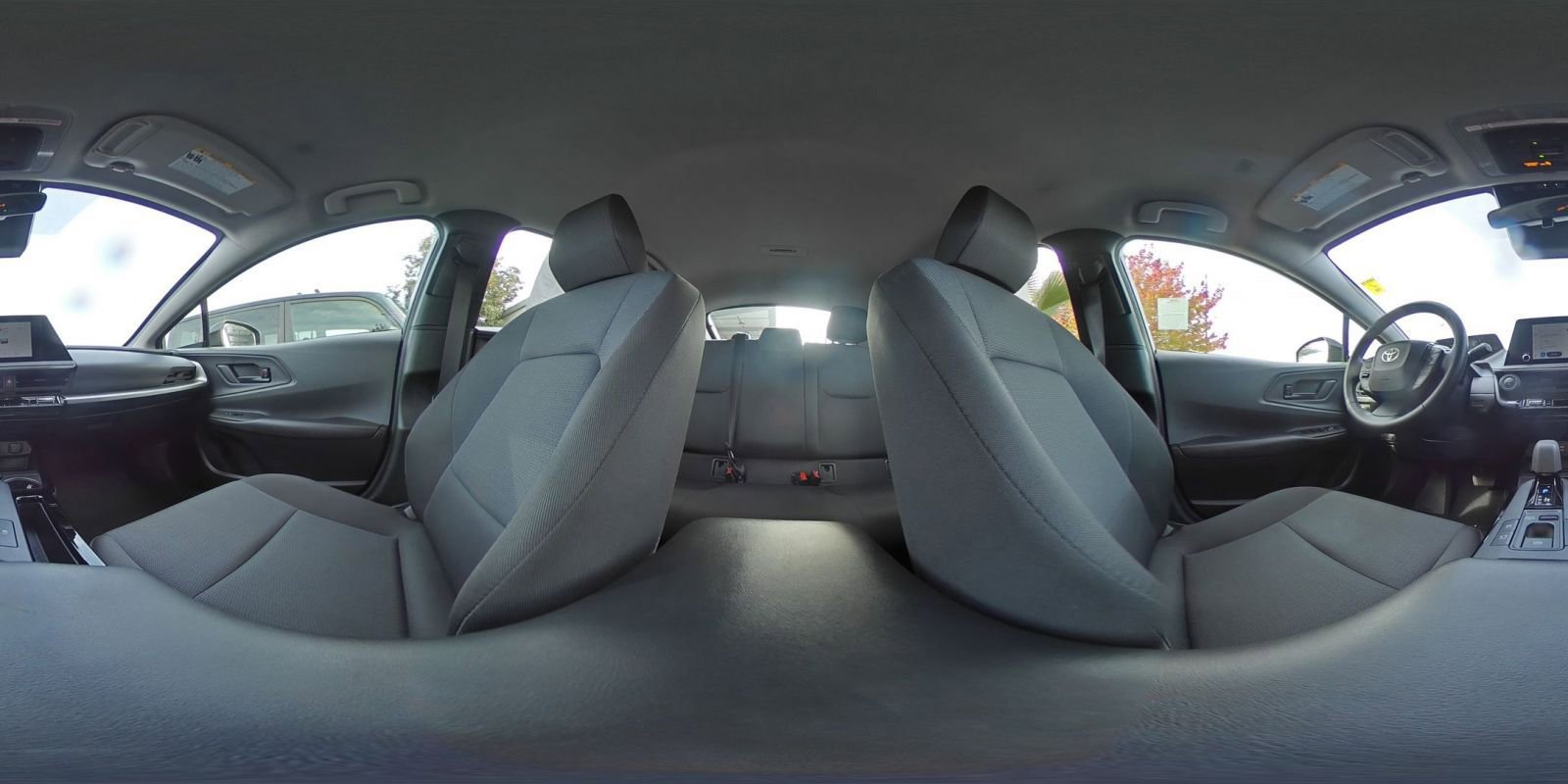 Used 2025 Toyota Prius LE image 41