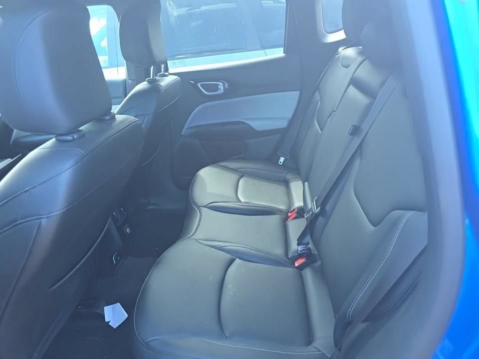 Certified 2025 Jeep Compass Limited AWD/4WD image 16