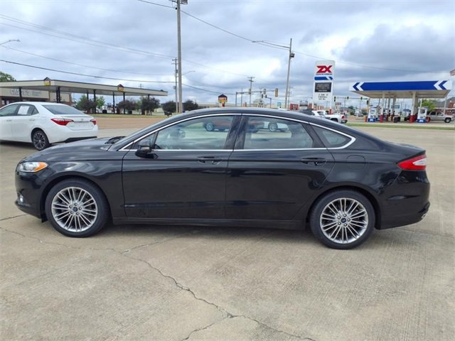 Used 2015 Ford Fusion SE w/ Equipment Group 202A image 2