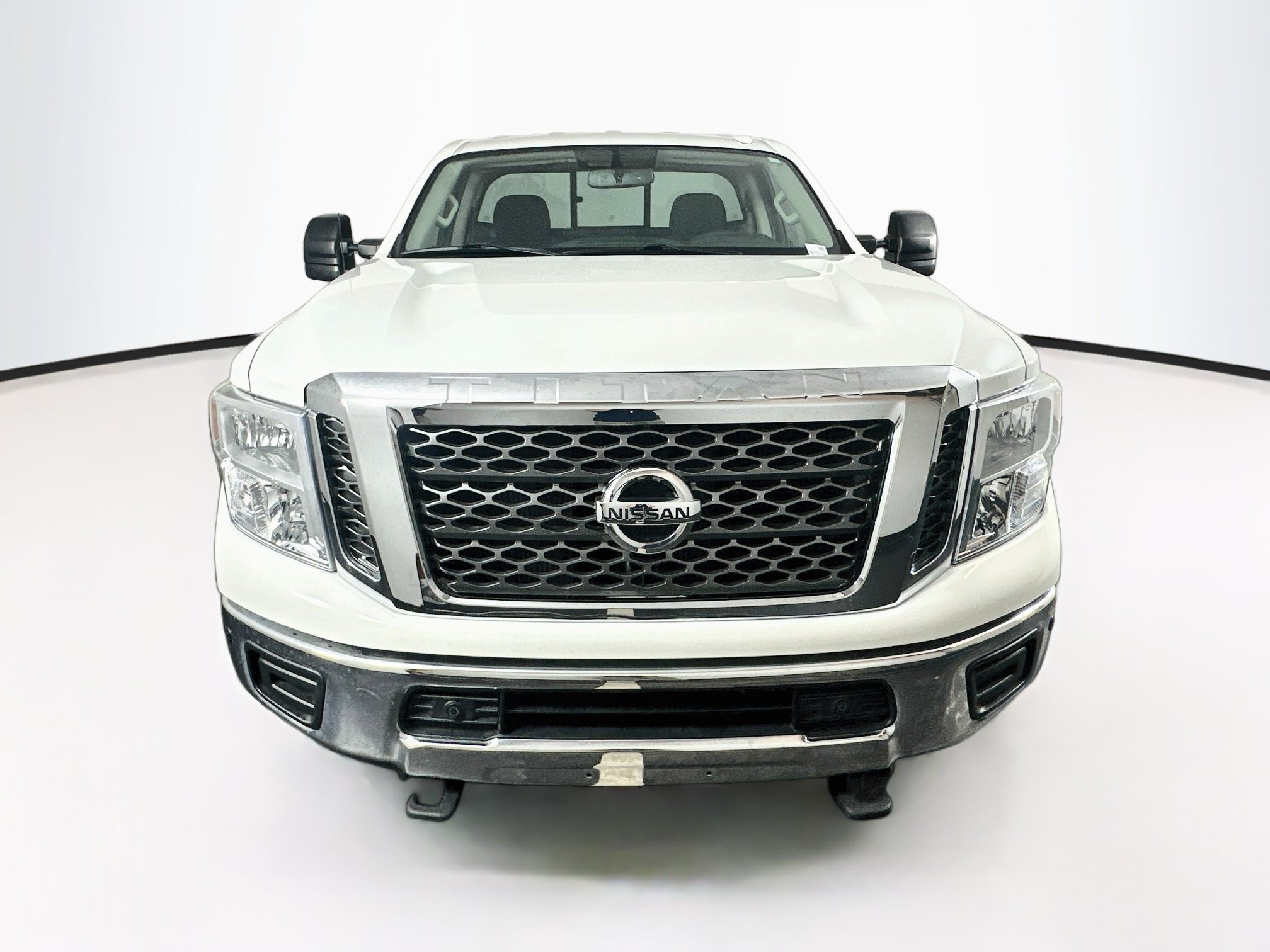 Used 2018 Nissan Titan SV w/ SV Convenience Package AWD/4WD image 2