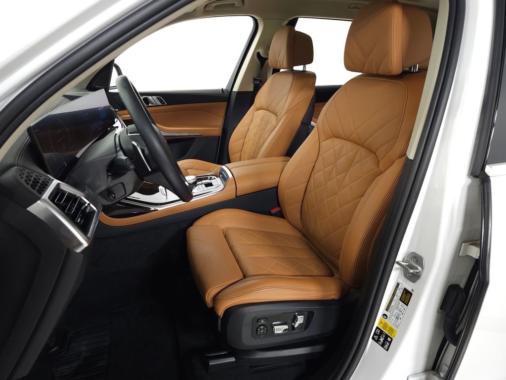 Used 2024 BMW X7 xDrive40i w/ Executive Package image 19