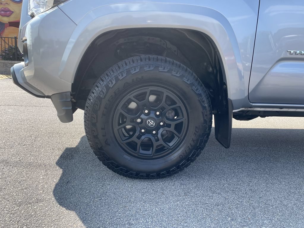 Used 2019 Toyota Tacoma SR5 AWD/4WD image 9