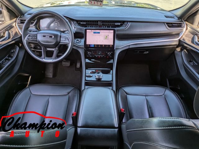 Used 2025 Jeep Grand Cherokee Limited AWD/4WD image 19