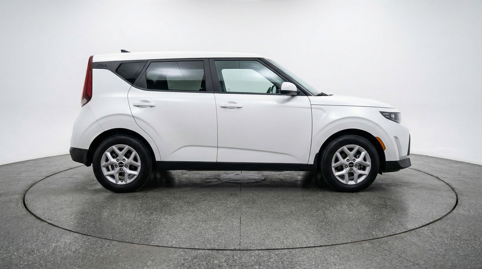 Used 2025 Kia Soul LX w/ LX Technology Package FWD image 11
