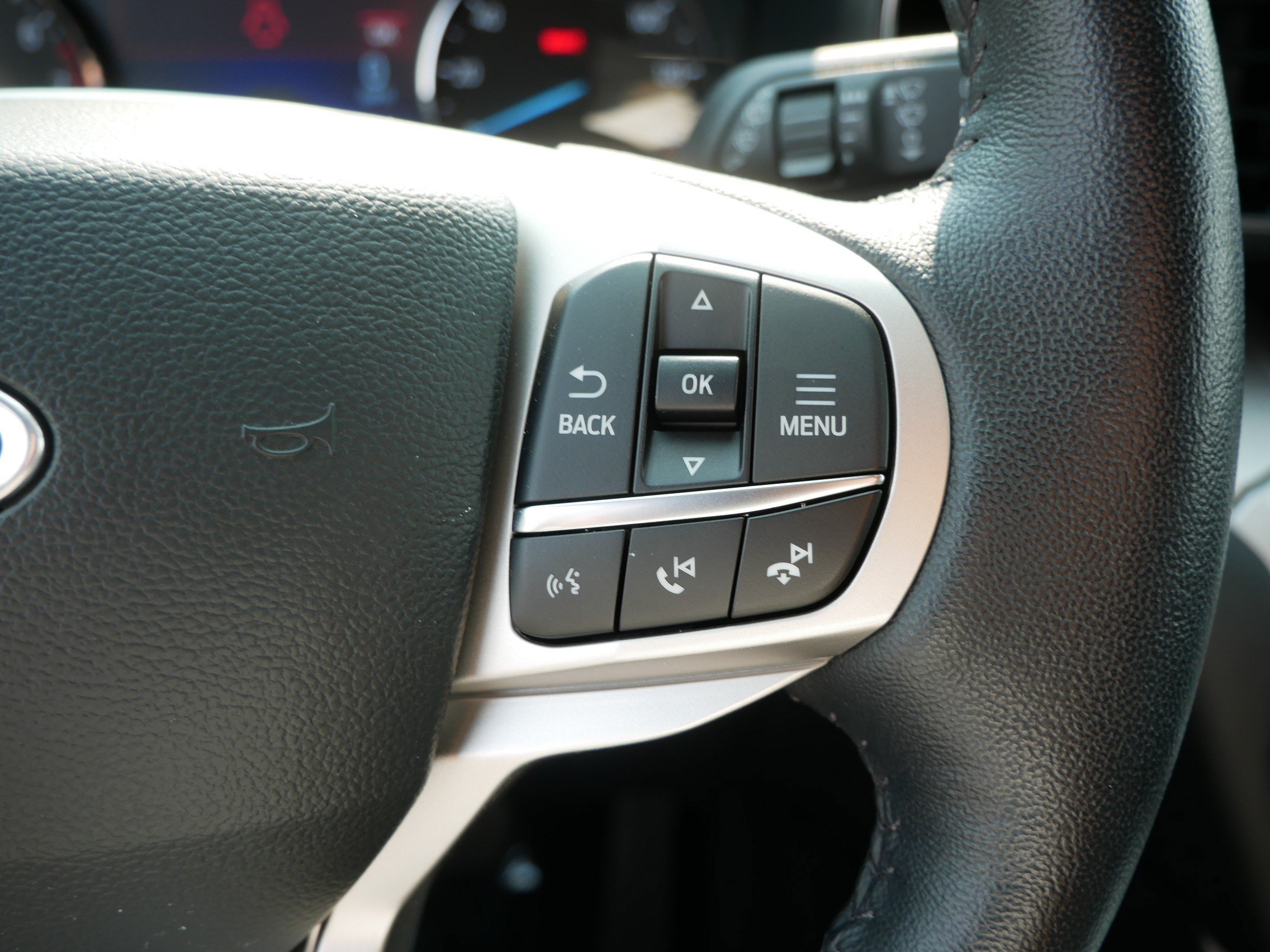 Used 2023 Ford Explorer XLT w/ Equipment Group 202A AWD/4WD image 29