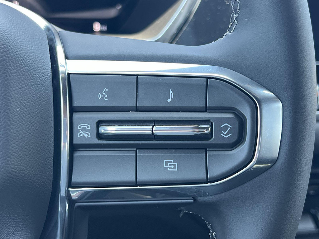 New 2026 GMC Canyon Elevation w/ LPO, Black Badging Package RWD image 14