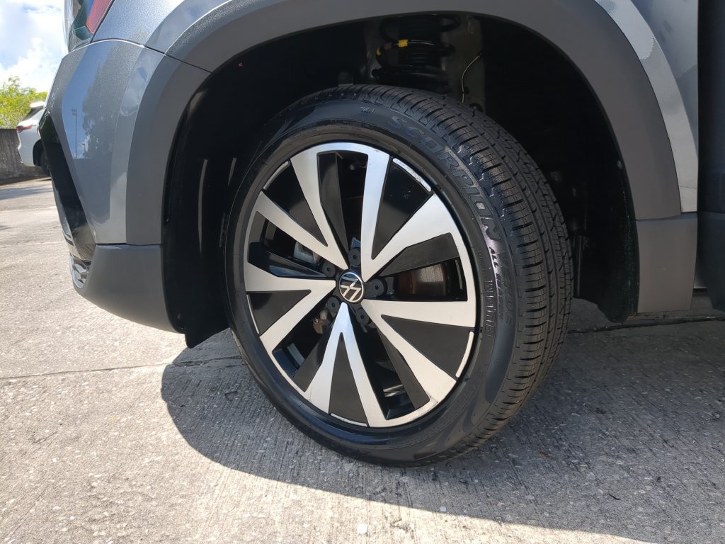 Certified 2022 Volkswagen Taos SE FWD image 32