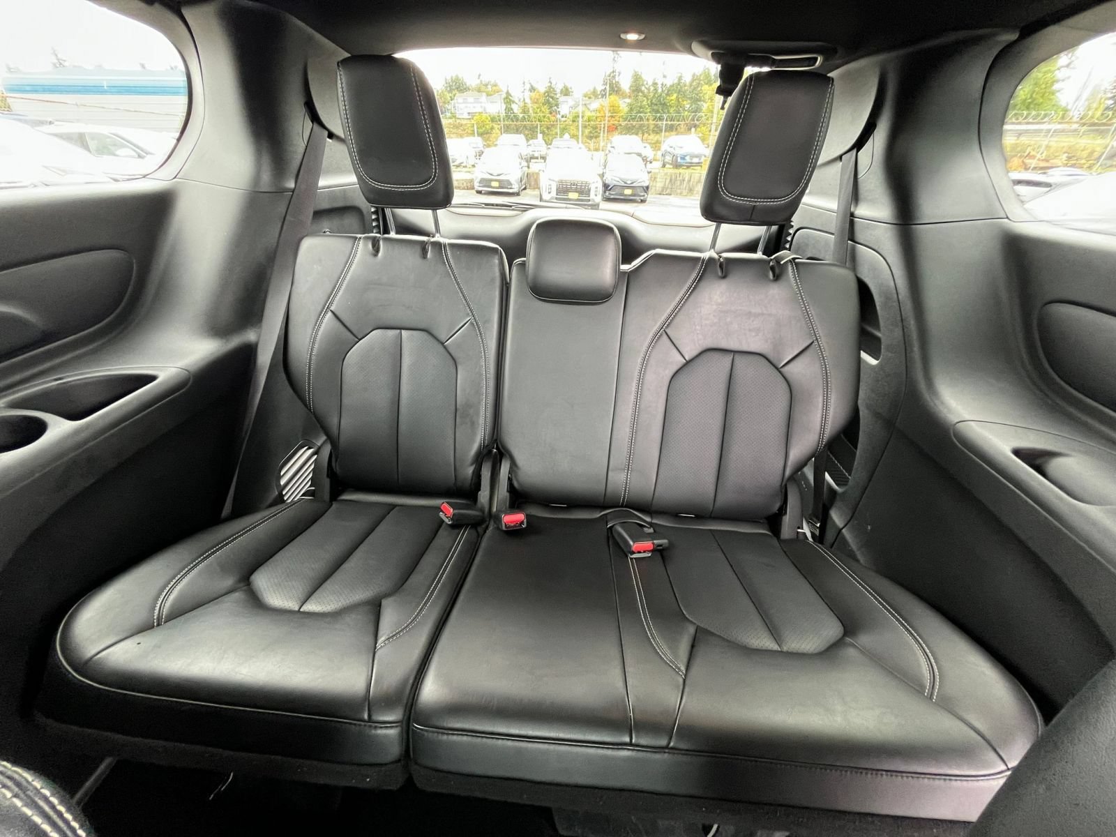 Used 2025 Chrysler Pacifica Select FWD image 30