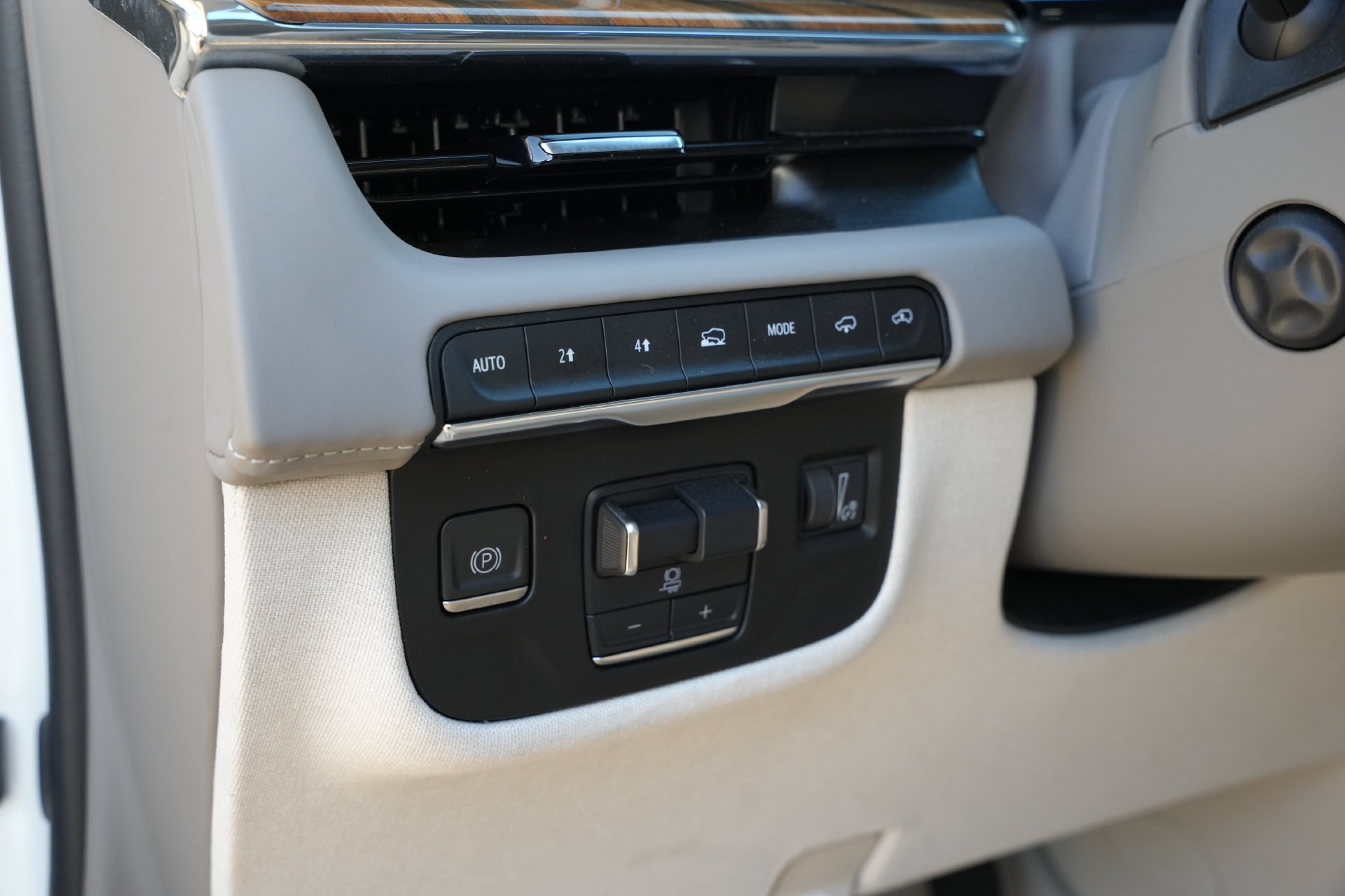 Certified 2024 Cadillac Escalade ESV Sport Platinum w/ LPO, ONYX Package AWD/4WD image 15