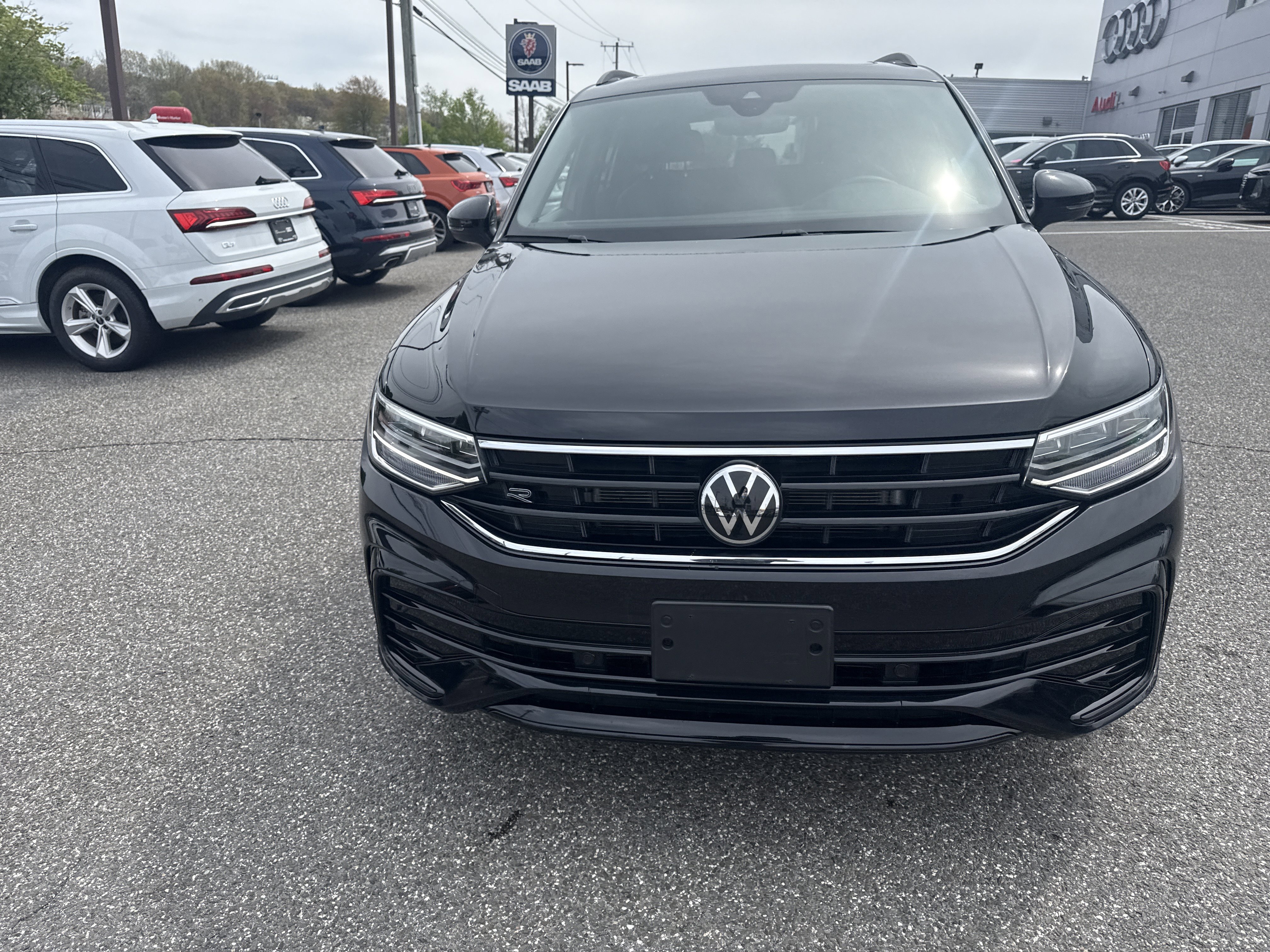 Certified 2024 Volkswagen Tiguan SE R-Line AWD/4WD image 2