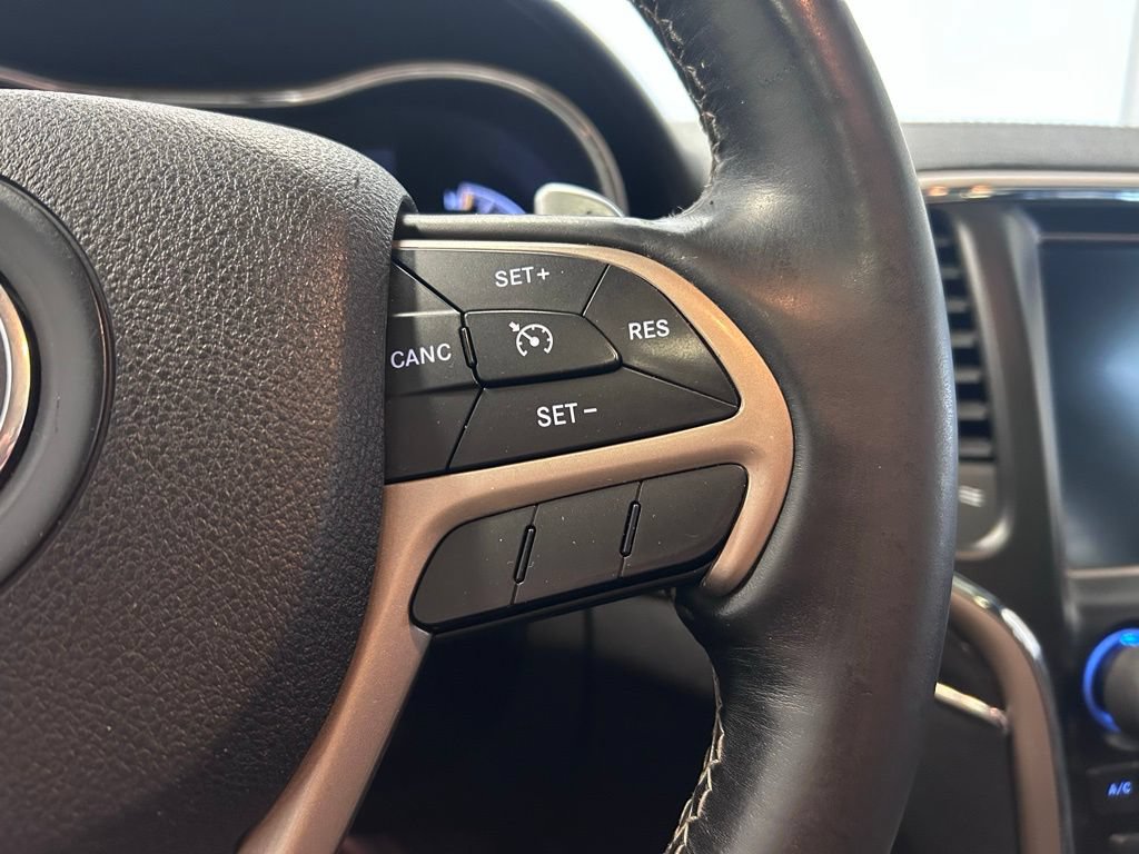 Used 2015 Jeep Grand Cherokee Overland AWD/4WD image 11