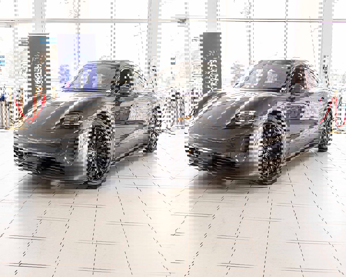 Used 2022 Porsche Taycan GTS image 8