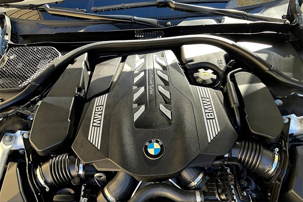 Used 2022 BMW 750i xDrive w/ Executive Package image 31