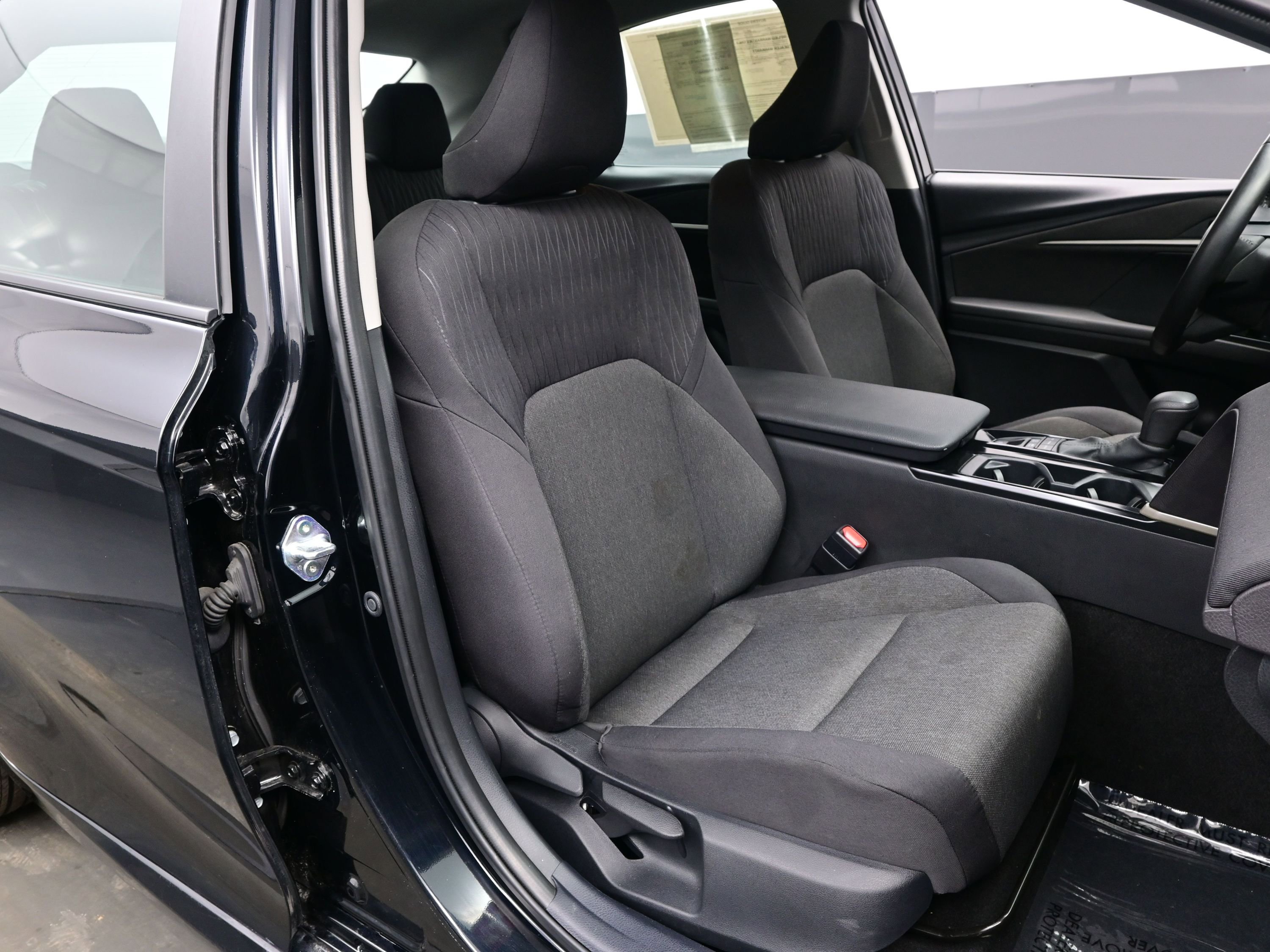 Used 2025 Toyota Camry LE w/ Convenience Package image 14