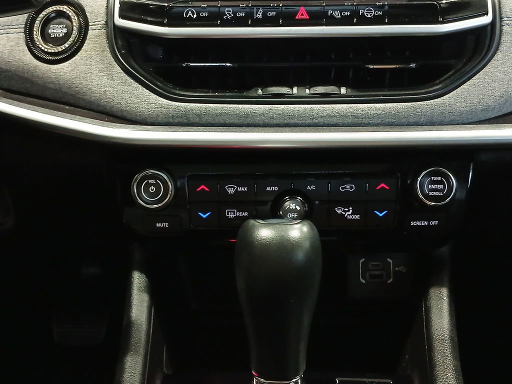Used 2022 Jeep Compass Latitude w/ Sun and Sound Group AWD/4WD image 36