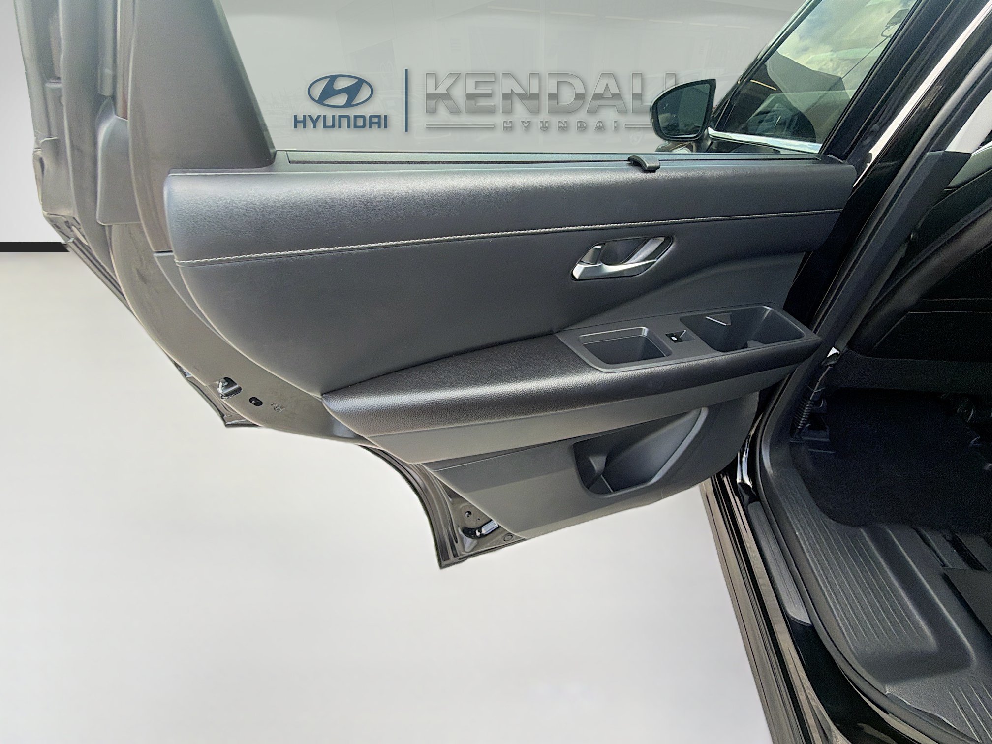 Used 2024 Nissan Pathfinder SL w/ Black Appearance Package FWD image 23