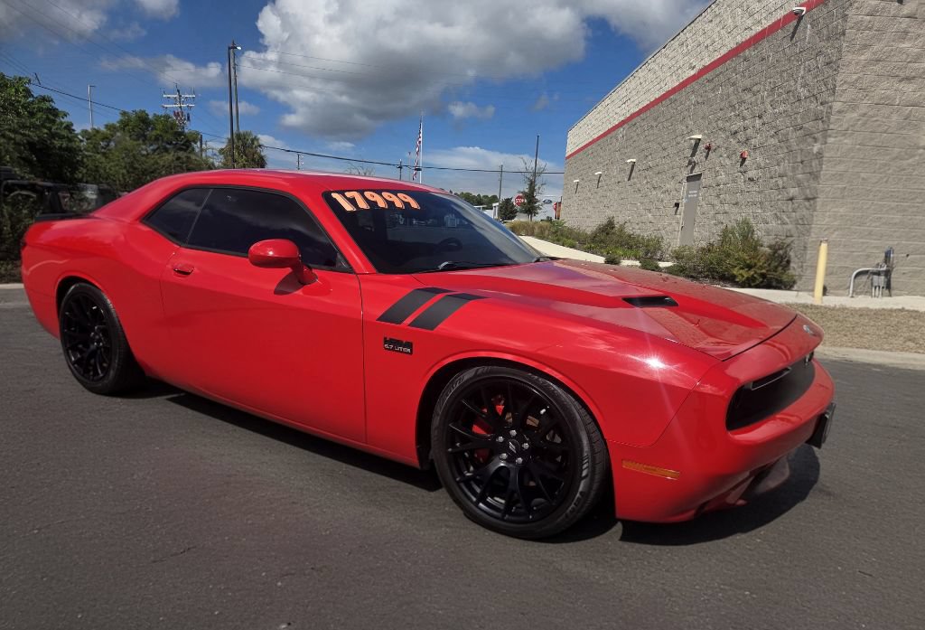 Used 2016 Dodge Challenger R/T RWD image 2