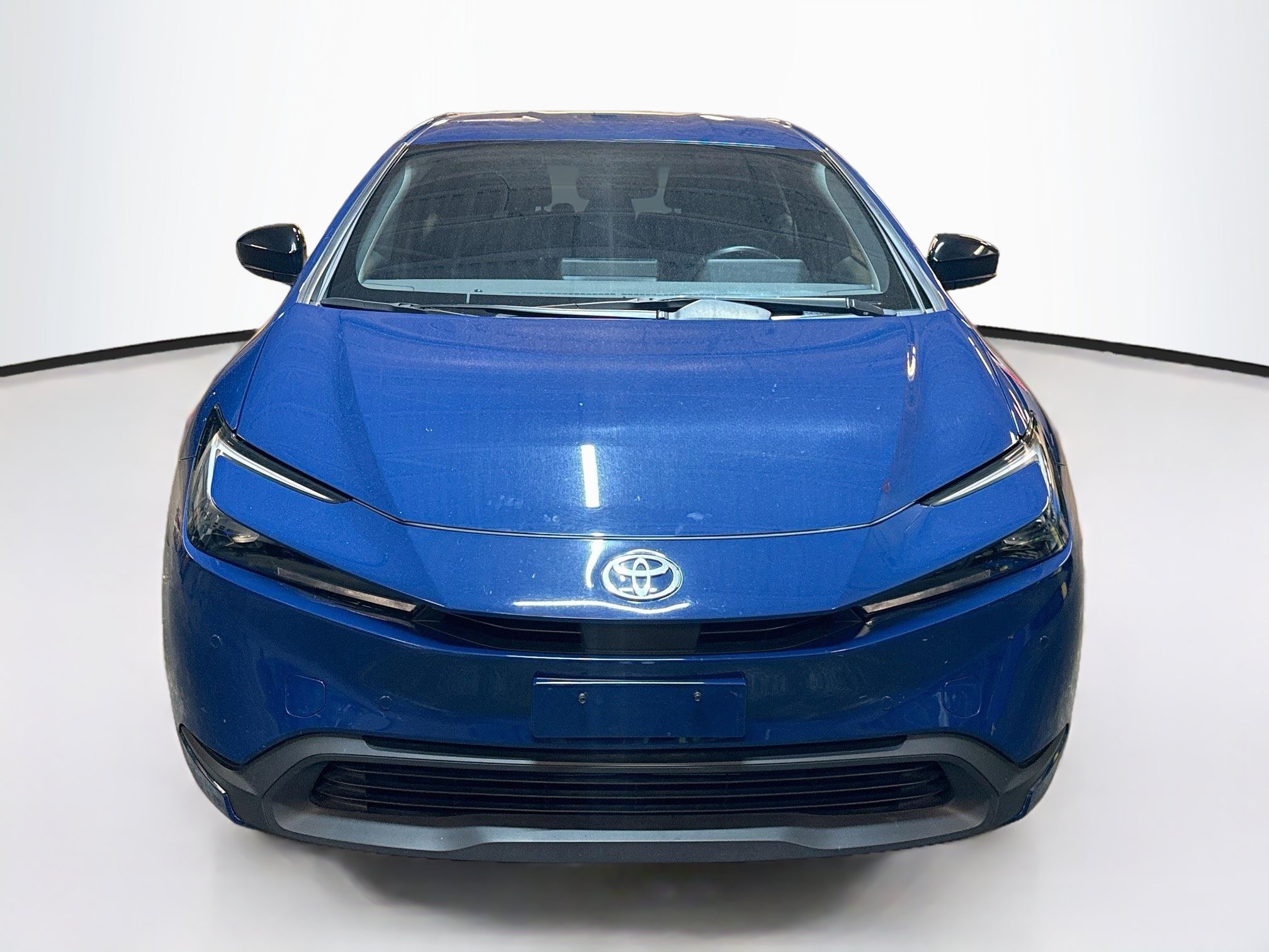 Used 2025 Toyota Prius LE FWD image 2