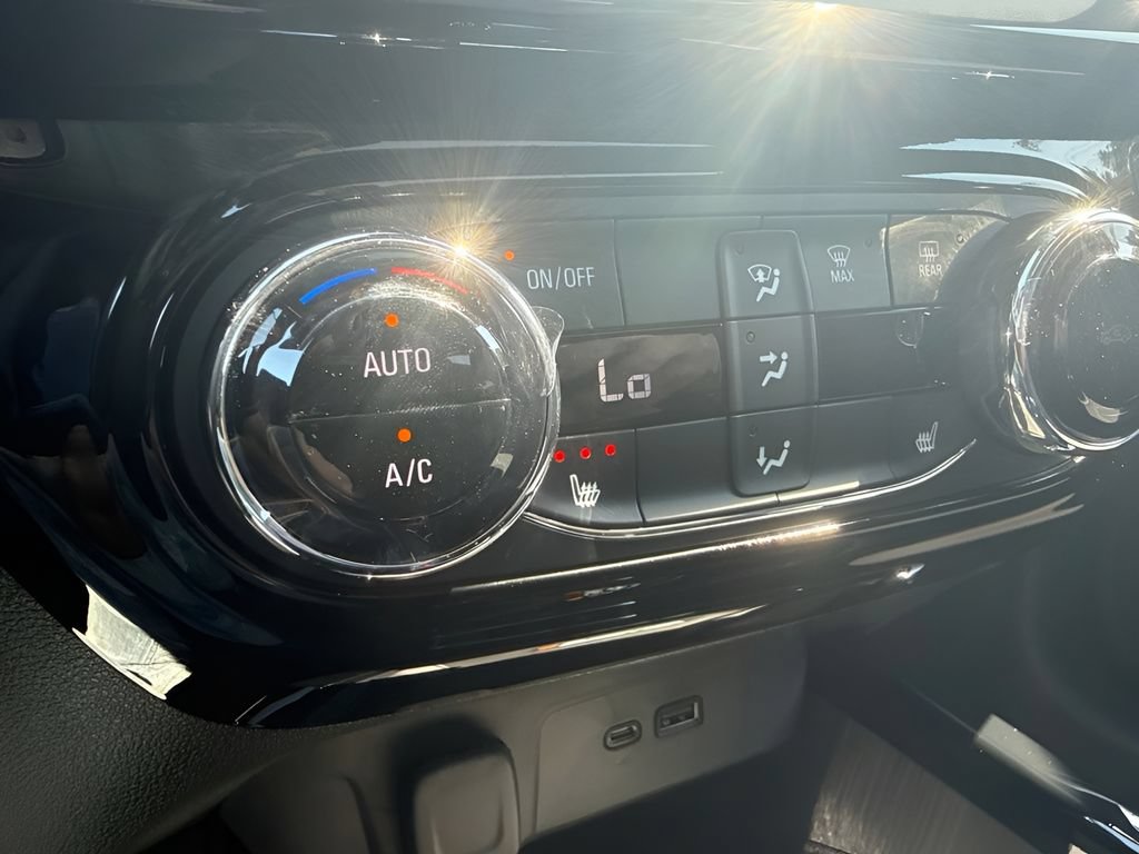 New 2026 Chevrolet Trax RS w/ Sunroof Package FWD image 21