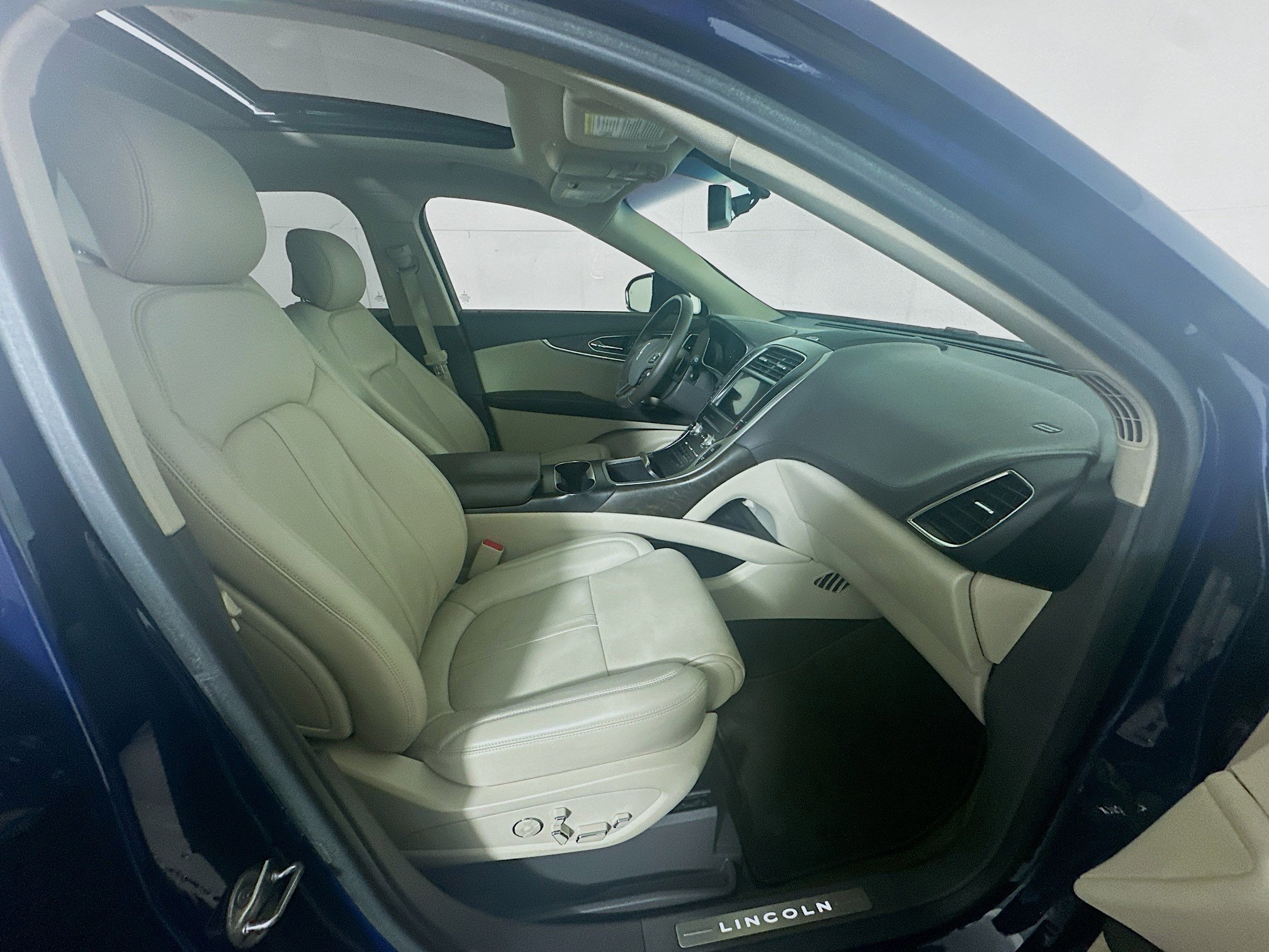 Used 2018 Lincoln MKX Reserve FWD image 34