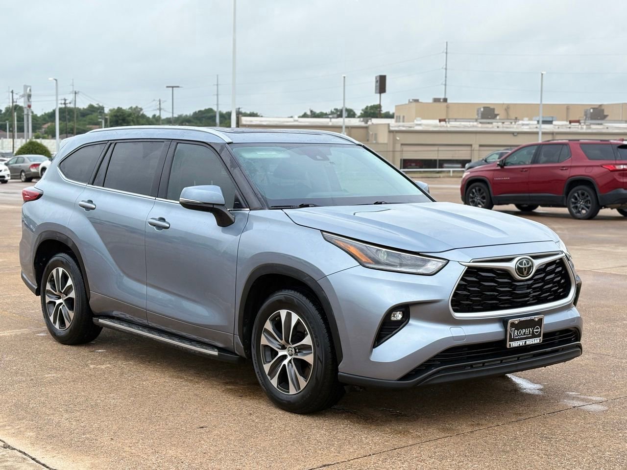 Used 2021 Toyota Highlander XLE FWD image 6