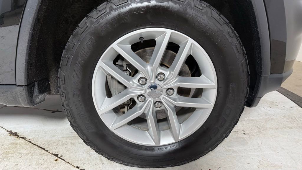 Used 2018 Jeep Grand Cherokee Laredo image 9